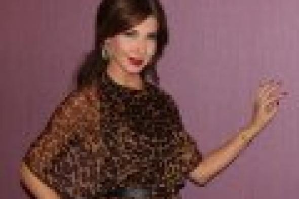 نانسى عجرم تروج لحفلتها مع تامر حسنى فى إستاد القاهرة