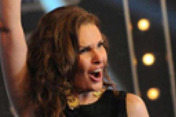 يسرا توزع جوائز مسابقة "المرأة في مصر الجديدة" مع سفير بريطانيا