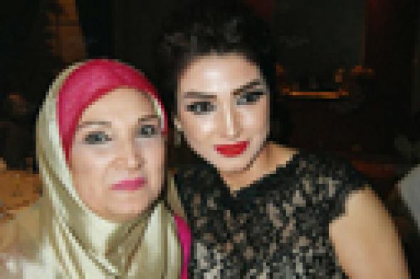 صورة: ظهور نادر لروجينا مع والدتها