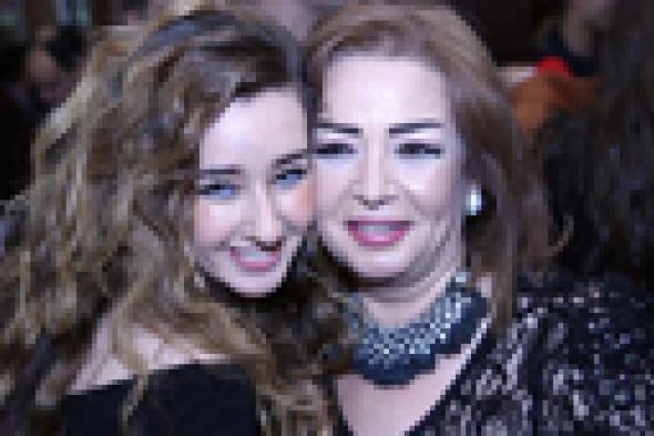 صورة: ابنة طلعت زكريا وزوجته في العرض الخاص لـ"خطة جيمي"