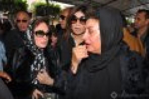 بالصور: دموع الفنانين في وداع زيزي البدراوي