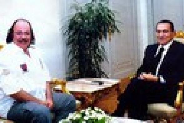 طلعت زكريا يزور الرئيس مبارك في مستشفى المعادي.. وهذه هي التفاصيل