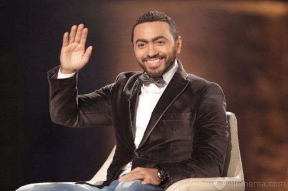 بالفيديو: تامر حسني في جلسة تصوير غلاف مجلة "Enigma"