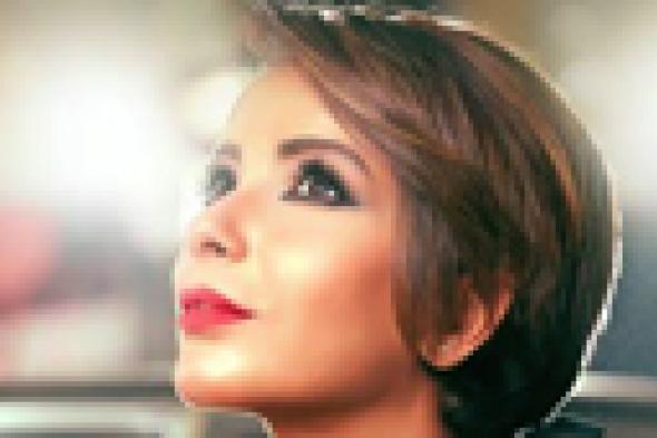 منى زكي توثق حسابها الرسمي على Twitter