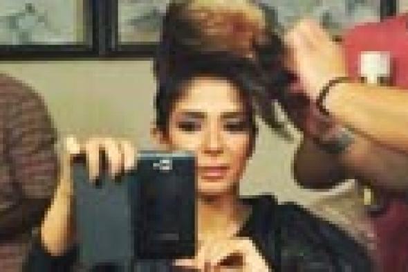 منى زكي في المستشفى بعد إصابتها بتسمم حاد ونزيف في الأمعاء