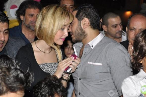 تامر حسني ينفي انفصاله عن بسمة بوسيل