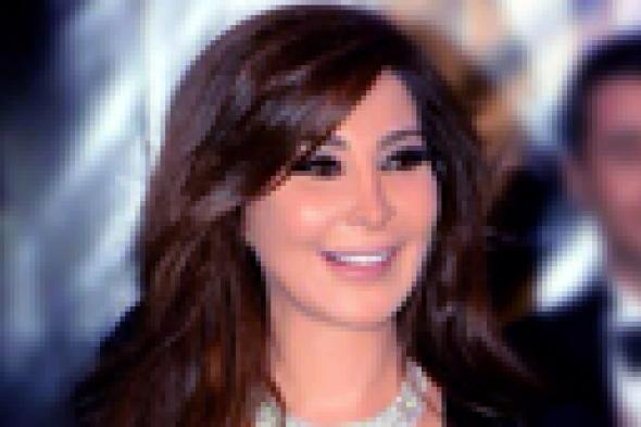 صورة: إليسا تدعو للجميع من الكنيسة