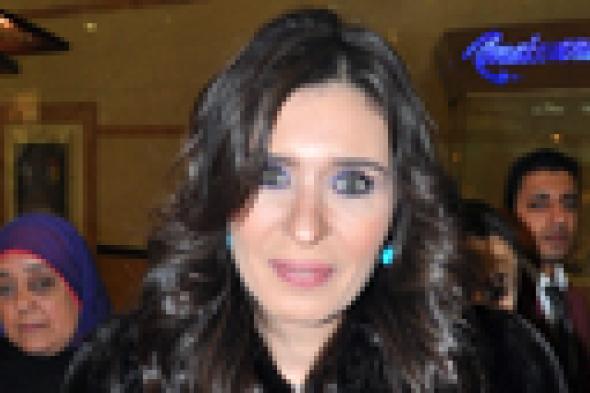 بالفيديو- دينا: ابني لا يغير عليّ ونصحني بالاحترافية في الرقص