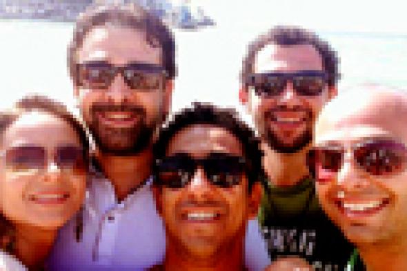 صورة: "الفيل الأزرق" يلتقط "Selfie" احتفالا بانتهاء التصوير
