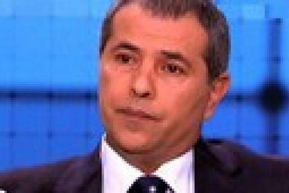توفيق عكاشة يهدد بالاعتصام داخل مطار القاهرة..ووزير الطيران يتدخل!