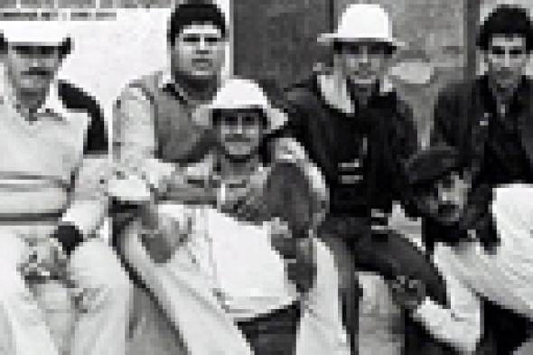 صورة: عمرو دياب يستعيد ذكرياته مع أصدقائه و"الطقية" البورسعيدي
