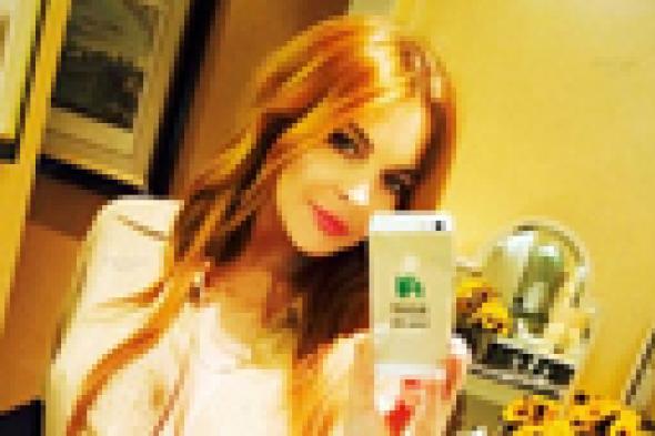 صور: لينزي لوهان تحتفل بعيد ميلادها بـ "مانيكير".. وتهنئ المسلمون بشهر رمضان