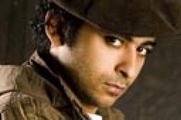 قاضي المحكمة يوبخ أحمد عزمي بعد براءته من "الإتجار بالمخدرات"