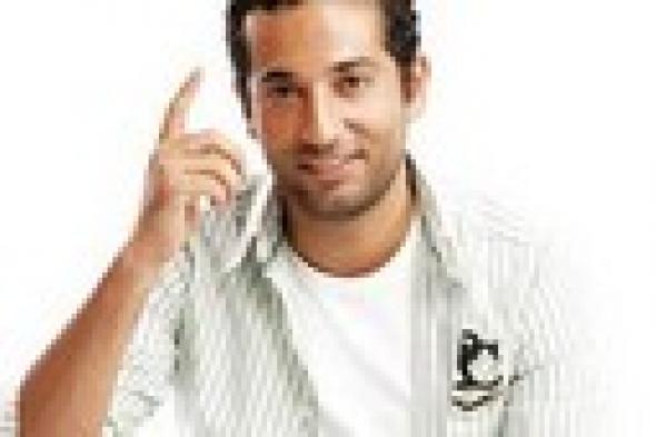 عمرو سعد يجري جراحة لعينه من أجل تغيير شكلها
