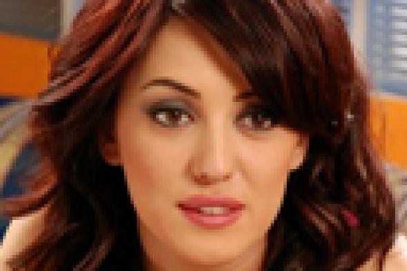 بالصور: كندة علوش بشعر بني فاتح.. هل أصبحت أجمل؟