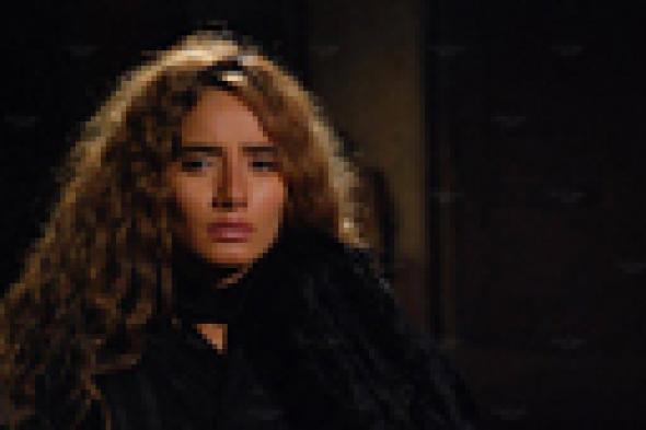 صورة- زينة تقدم واجب العزاء في رحيل خالد صالح