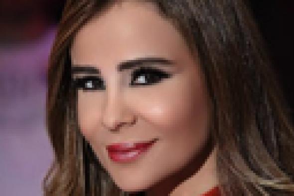بالفيديو- روعة الموسيقى تدفع كارول سماحة للرقص في شوارع أمريكا!