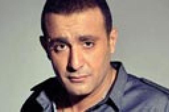 أحمد السقا مذيع للمرة الأولى مع "أسطورة كرة إسبانية"