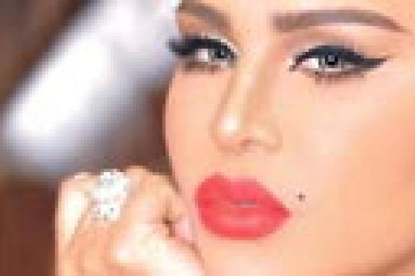 بالصور- أحلام تبهر معجبيها بإطلالتها بكامل ماكياجها
