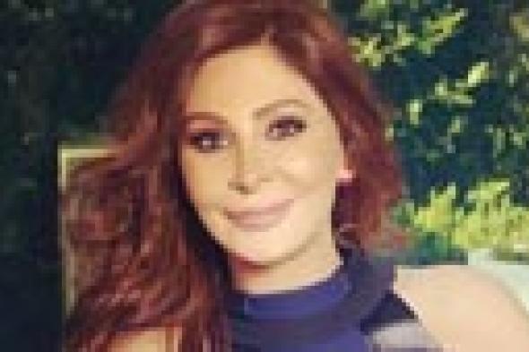 صورة- إليسا تمنح أكبر قُبلة إلى "حب حياتها الأكبر"