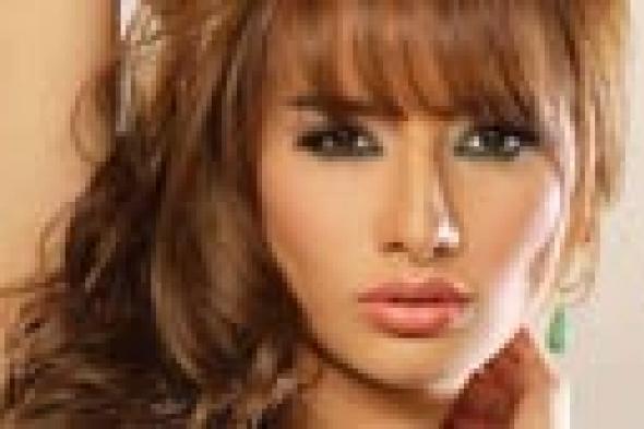 زينة تهدد أحمد عز بالكشف عن نص عشرة رسائل "حقيقية" بينهما