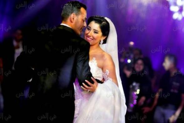 صورة- الظهور الأول لأيتن عامر في شهر العسل مع زوجها