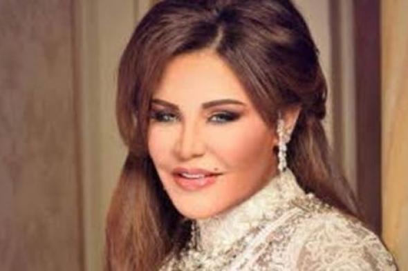 صورة- أحلام بتوقيع إيلي صعب وقليل من المجوهرات في حفلها بمصر