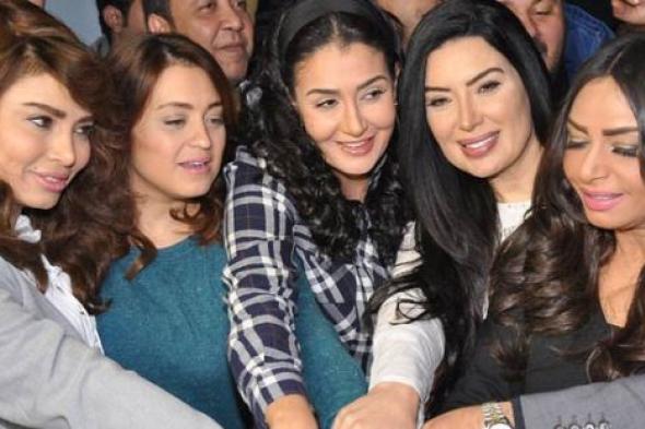 صورة- غادة عبدالرازق وبطلات"اللي اختشوا ماتوا" بالجلابية البلدي