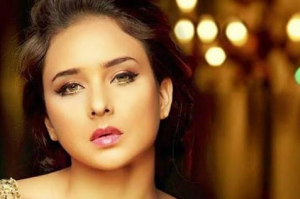 نيللي كريم تتذكر تدريبات البالية بهذه الصورة