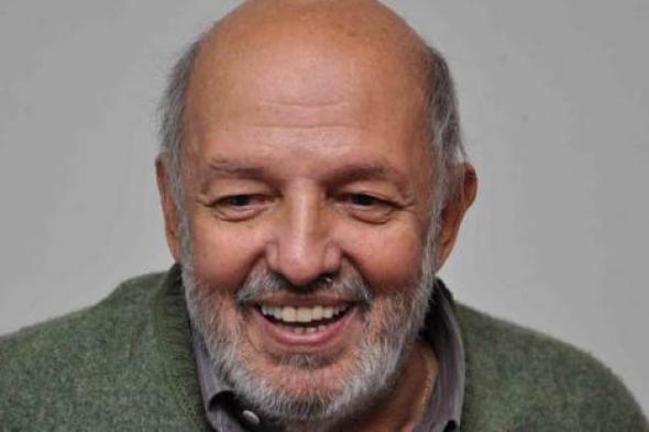 وفاة المخرج محمد خان عن عمر يناهز 73 عاما