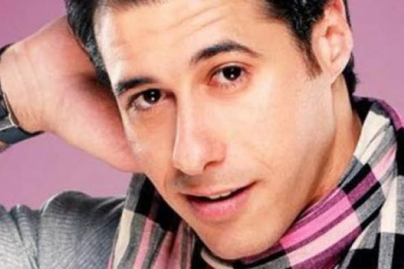 بالفيديو- أحمد السعدني يلعب "بدون كلام" مع ريهام حجاج وأبطال "مسرح مصر"