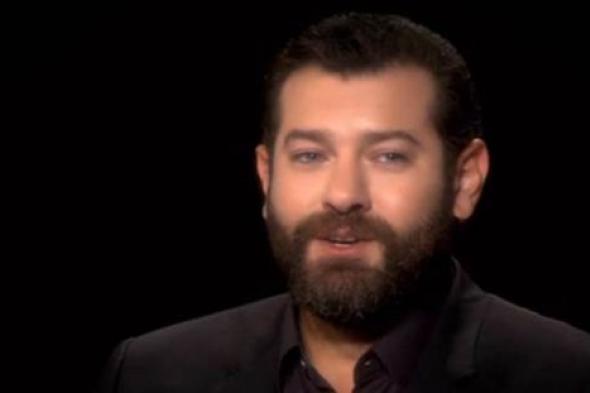 بالفيديو- عمرو يوسف يلعب كرة الجولف: ليس سيئا