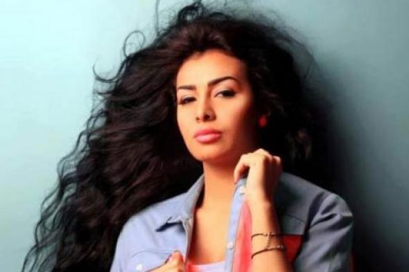 بالصور والفيديو- ميرهان حسين تمارس التمارين الرياضية في "الجيم"