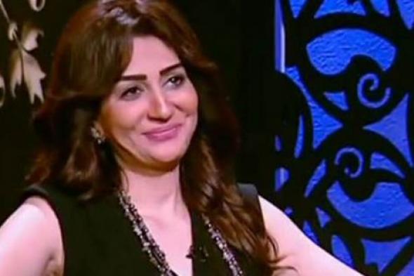 صورة - وفاء عامر بإطلالة جديدة بالشعر الأصفر