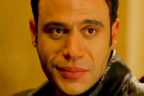 صورة - محمد إمام ينشر صورة من طفولته  مع والده وأسرته
