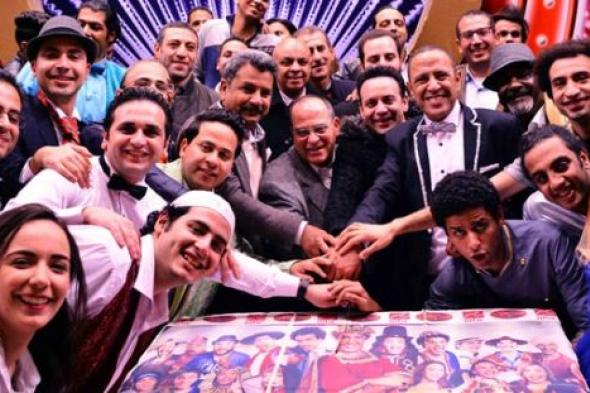 بالفيديو - الظهور الأول لأشرف عبد الباقي ونجوم مسرح مصر في شكل عرائس