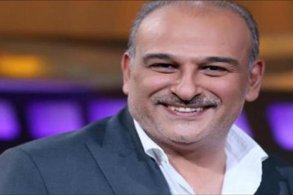 بالفيديو- جمال سليمان يكشف حقيقة صورته مع الراقصة