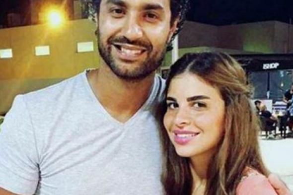 صورة- كريم فهمي يُغازل زوجته: يا حبيبتي يا أم بناتي