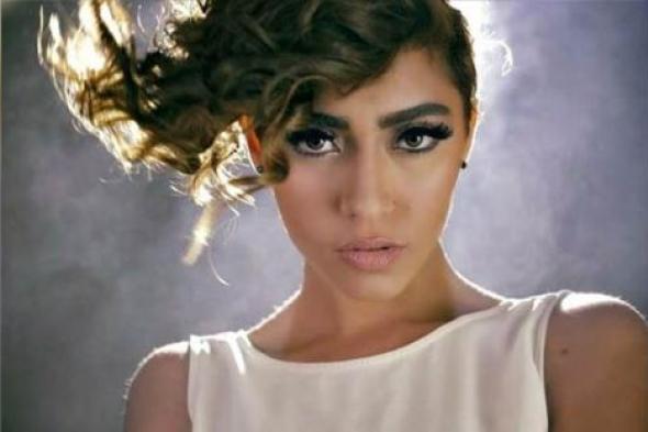 بالصور- زيزي عادل بالأبيض في جلسة تصوير جديدة