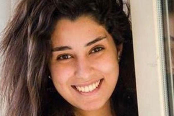 بالفيديو- آيتن عامر تفاجئ بطلاب مدرسة يحاولون صعود شقتها بعدما صورتهم
