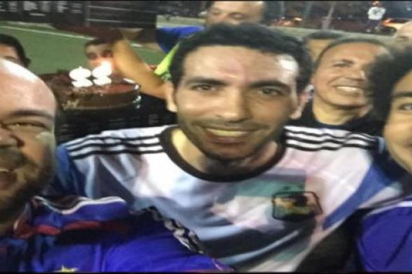 بالصور- نجوم "مسرح مصر" يحتفلون بعيد ميلاد أبو تريكة.. وعلي ربيع يعلق: جاب فينا 12 جول