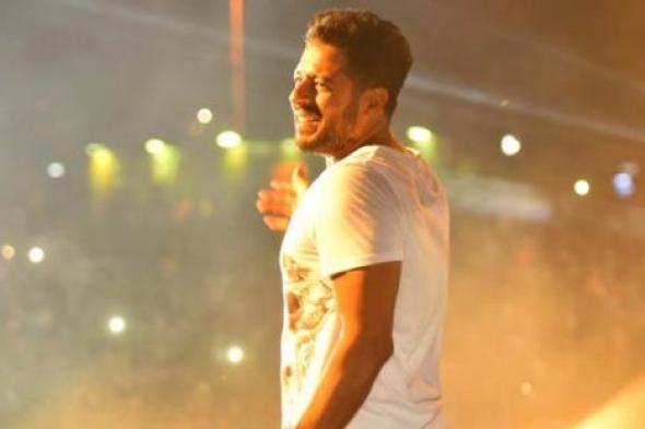 حماقي في أمريكا لتسلم جائزة أفضل فنان في الشرق الأوسط