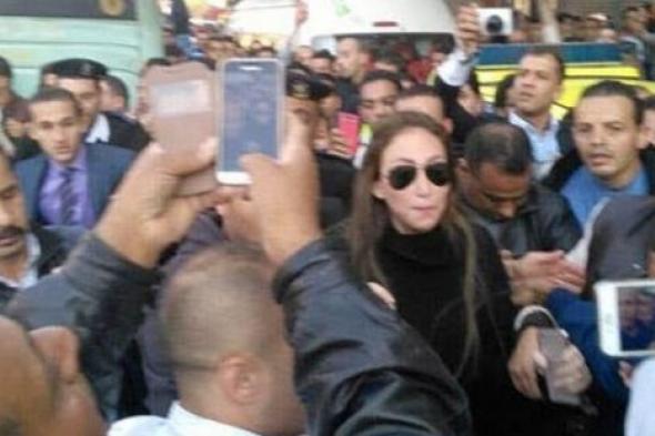 بالفيديو والصور- الاعتداء على لميس الحديدي وأحمد موسى وريهام سعيد وطردهم من تغطية تفجيرات الكنيسة البطرسية
