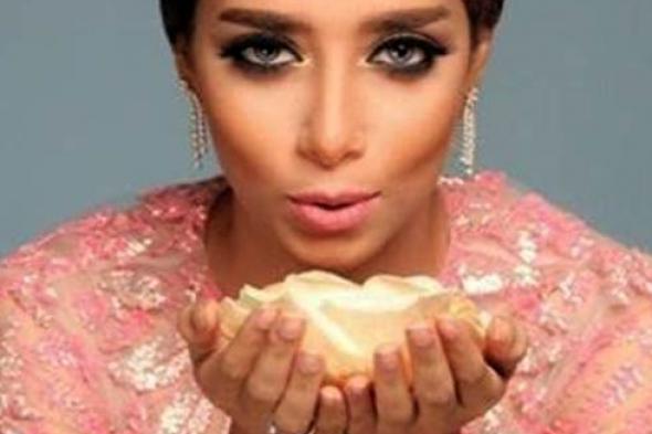 الصور الأولى من حفل زفاف بلقيس فتحي.. وشيرين ضمن الحضور
