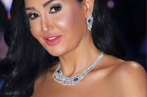 بالصور والفيديو- غادة عبد الرازق تحتفل بالعام الجديد مع ابنتها وشقيقتها في بيروت