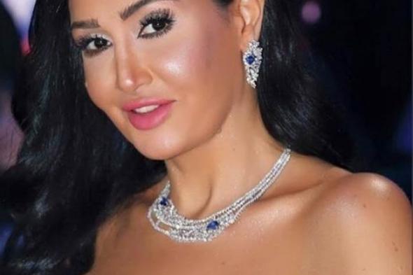 بالفيديو- غادة عبد الرازق تشكي حالها مع التماثيل