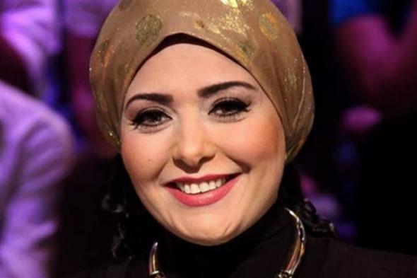هكذا علقت صابرين على صورتها برفقة والديها وزوجها