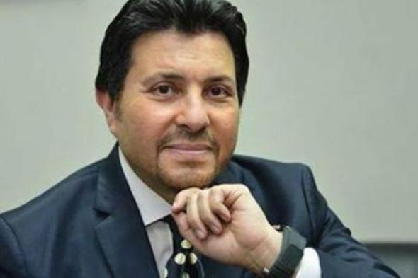 بالصور- الرئيس الفلسطيني يكرم هاني شاكر ويمنحه وسام الثقافة والفنون