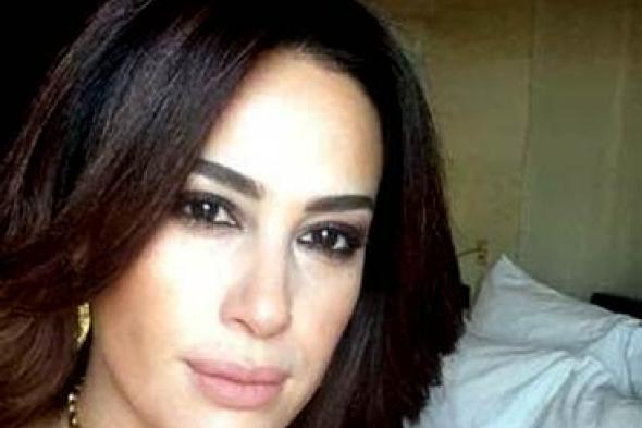 هند صبري توجه رسالة إلى كندة علوش بعد حفل زفافها