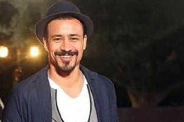 أحمد داود يبارك لـ نيللي كريم على "بشتري راجل"